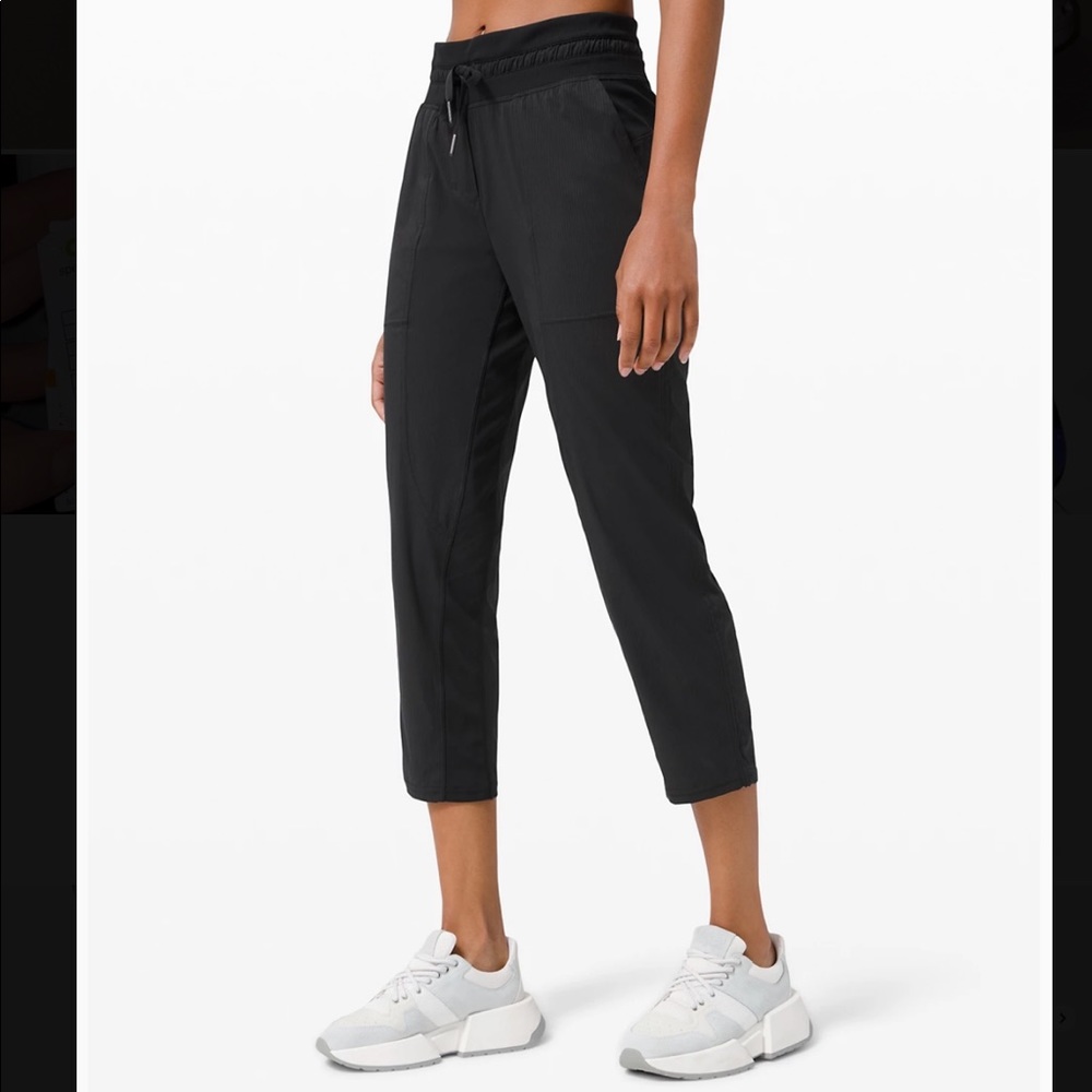 Lululemon dance studio crop 25”